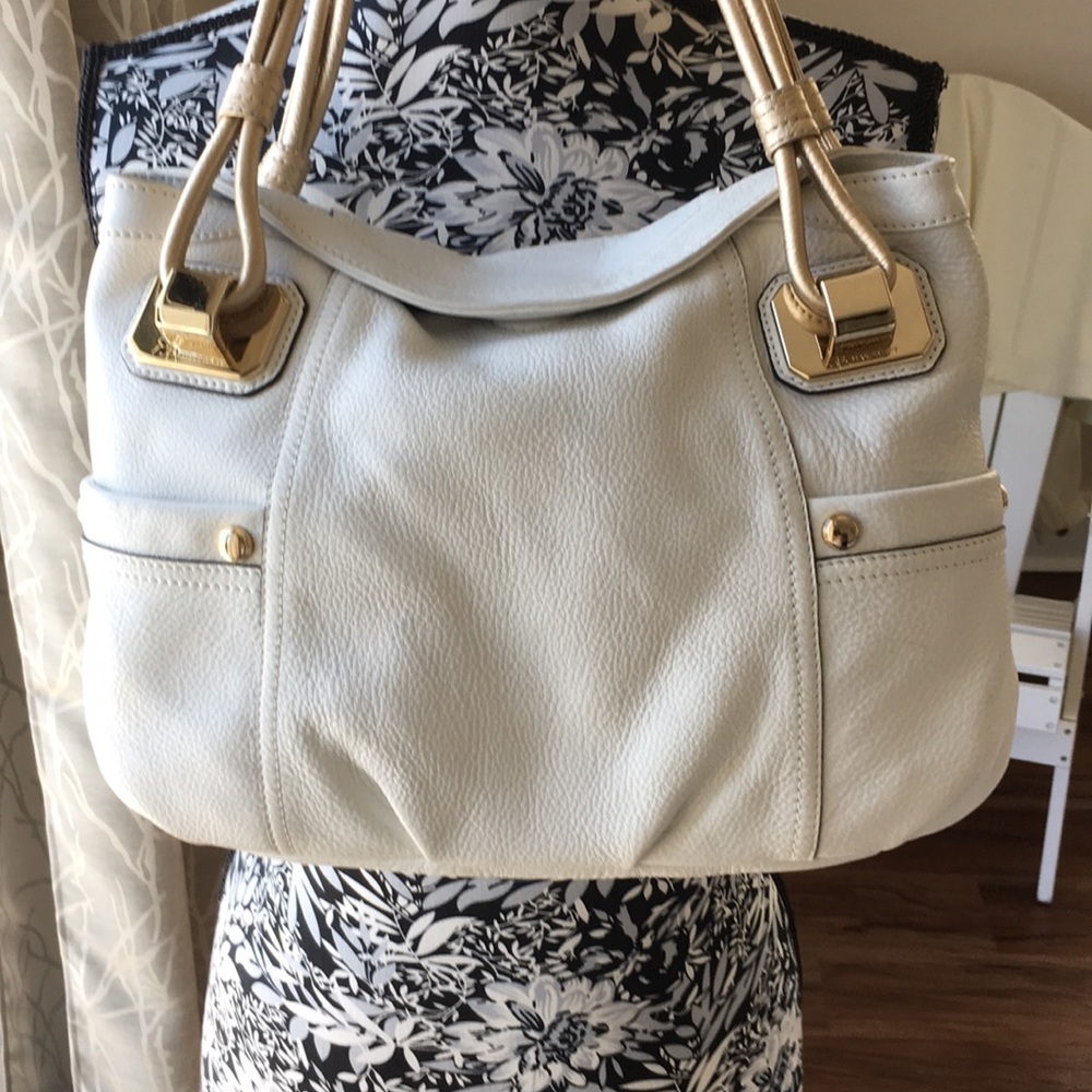 B MAKOWSKY  White pebble leather purse EUC